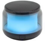 5 x 6 cm. Parlante Bluetooth estéreo. ABS transparente con malla metálica en la parte superior. Botones en color negro. Led que cambia entre 7 colores y 8 modos de luz para elegir. Potencia 3W. Versión Bluetooth: 5.0. capacidad de la batería: 500 mAh. Cable de carga y conexión USB-C en color negro. Presentación en caja de regalo.