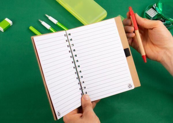 Cuaderno con Bolígrafo